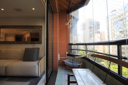 Varanda de apartamento à venda com 3 quartos, 167m² em Vila Nova Conceição, São Paulo