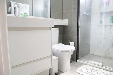 Apartamento à venda com 71m², 2 quartos e 2 vagasBanheiro da Suíte