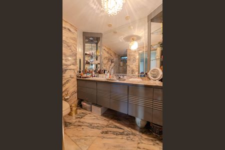 Apartamento à venda com 275m², 3 quartos e 4 vagasBanheiro da Suíte 2