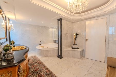 Apartamento à venda com 275m², 3 quartos e 4 vagasBanheiro da Suíte 1