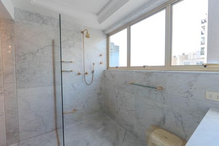 Apartamento à venda com 275m², 3 quartos e 4 vagasBanheiro da Suíte 1