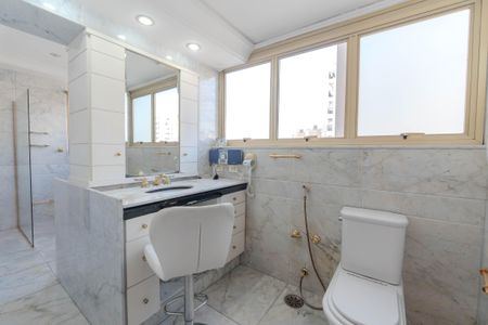 Apartamento à venda com 275m², 3 quartos e 4 vagasBanheiro da Suíte 1