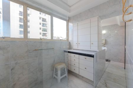 Apartamento à venda com 275m², 3 quartos e 4 vagasBanheiro da Suíte 1