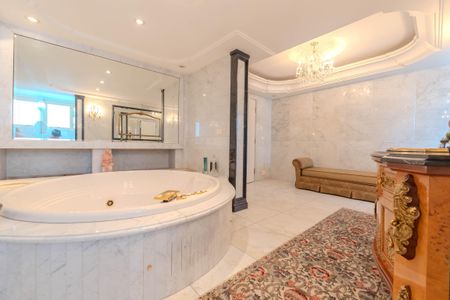 Apartamento à venda com 275m², 3 quartos e 4 vagasBanheiro da Suíte 1