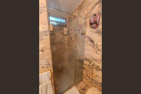 Apartamento à venda com 275m², 3 quartos e 4 vagasBanheiro da Suíte 2