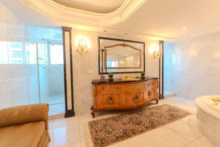 Apartamento à venda com 275m², 3 quartos e 4 vagasBanheiro da Suíte 1