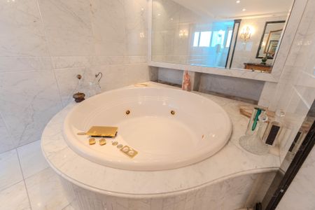 Apartamento à venda com 275m², 3 quartos e 4 vagasBanheiro da Suíte 1