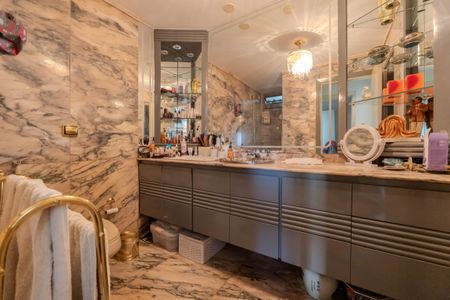 Apartamento à venda com 275m², 3 quartos e 4 vagasBanheiro da Suíte 2