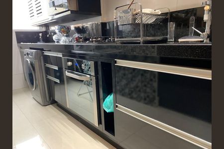 Cozinha de apartamento à venda com 2 quartos, 79m² em Vila Bertioga, São Paulo