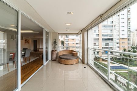 Apartamento para alugar com 178m², 3 quartos e 3 vagasVaranda