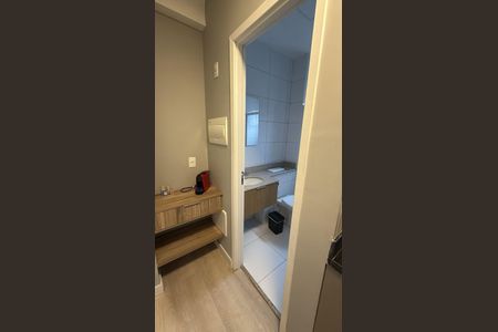 Banheiro de apartamento à venda com 1 quarto, 25m² em Indianópolis, São Paulo