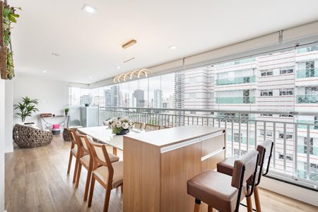 Apartamento à venda com 130m², 4 quartos e 2 vagasSala