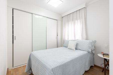 Apartamento à venda com 130m², 4 quartos e 2 vagasQuarto