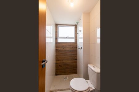 Banheiro Social de apartamento para alugar com 2 quartos, 43m² em Santa Cândida, Curitiba