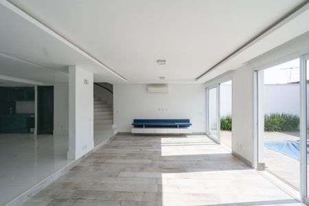 Sala de casa à venda com 3 quartos, 270m² em Indianópolis, São Paulo