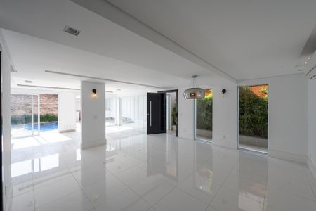 Sala de casa à venda com 3 quartos, 270m² em Indianópolis, São Paulo