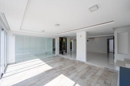 Casa à venda com 270m², 3 quartos e 2 vagasSala