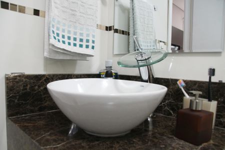 Apartamento à venda com 59m², 2 quartos e 1 vagaBanheiro Social