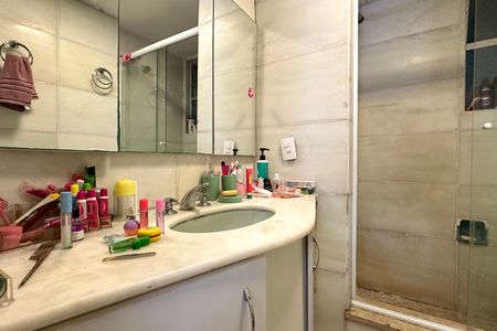 Banheiro Social de apartamento à venda com 3 quartos, 180m² em Copacabana, Rio de Janeiro