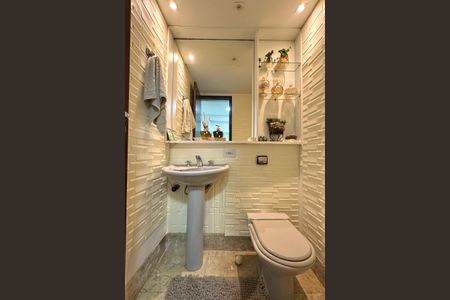 Apartamento à venda com 180m², 3 quartos e 1 vaga Apartamento à venda com 180m², 3 quartos e 1 vagaLavabo