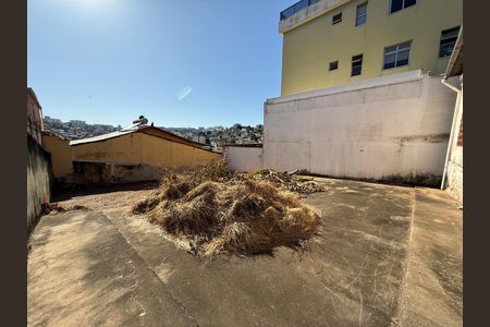 Casa à venda com 360m², 2 quartos e sem vaga