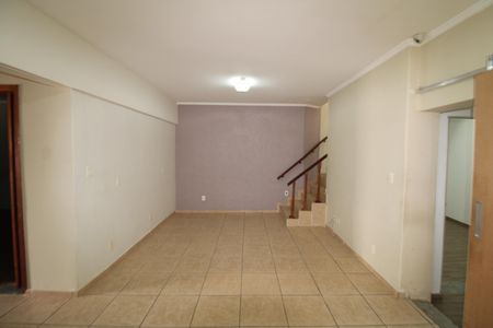 Casa à venda com 150m², 3 quartos e 4 vagasSala