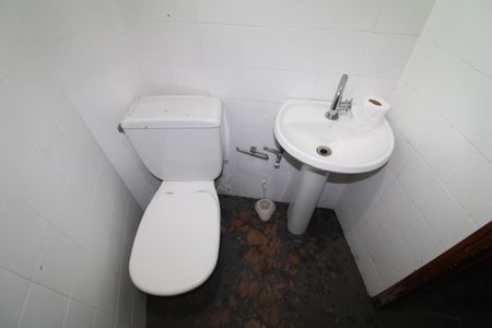 Casa à venda com 150m², 3 quartos e 4 vagasGaragem - Quarto - Banheiro