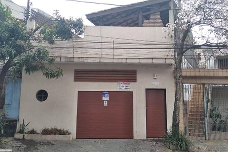 Casa à venda com 150m², 3 quartos e 4 vagas Casa à venda com 150m², 3 quartos e 4 vagasFachada
