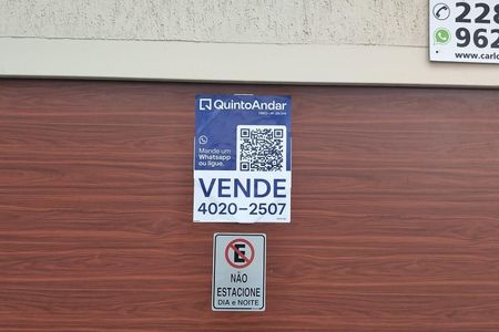 Casa à venda com 150m², 3 quartos e 4 vagas Casa à venda com 150m², 3 quartos e 4 vagasFachada