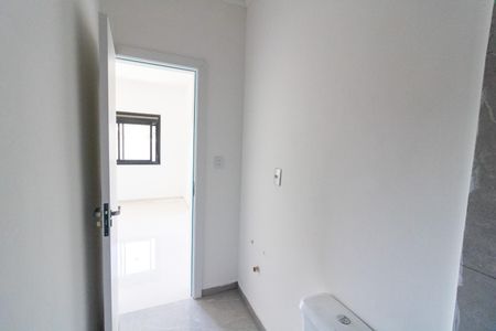 Casa à venda com 100m², 2 quartos e 1 vaga Casa à venda com 100m², 2 quartos e 1 vagaBanheiro da Suíte