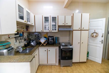 Cozinha  de apartamento para alugar com 2 quartos, 70m² em Icaraí, Niterói