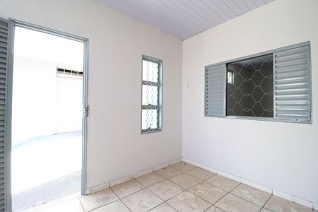 Sala 2 de casa para alugar com 2 quartos, 76m² em Presidente Roosevelt, Uberlândia