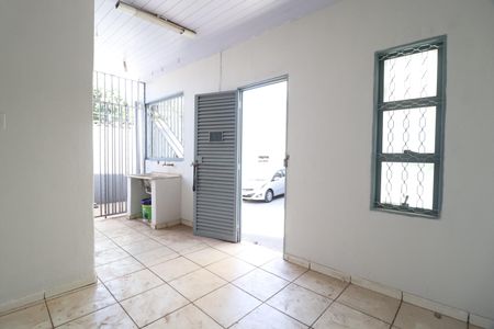 Sala 2 de casa para alugar com 2 quartos, 76m² em Presidente Roosevelt, Uberlândia