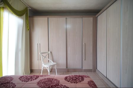 Casa à venda com 196m², 2 quartos e 2 vagasSuíte