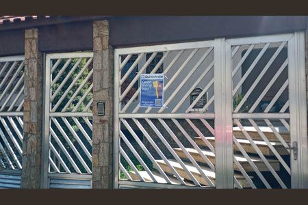 Casa à venda com 352m², 4 quartos e 3 vagas Casa à venda com 352m², 4 quartos e 3 vagasFachada