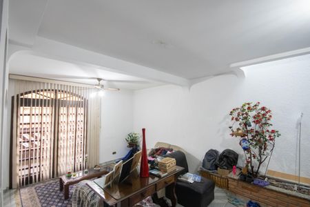 Casa à venda com 352m², 4 quartos e 3 vagas Casa à venda com 352m², 4 quartos e 3 vagasSala