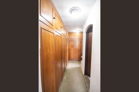 Casa à venda com 352m², 4 quartos e 3 vagas Casa à venda com 352m², 4 quartos e 3 vagasCloset da suíte 6