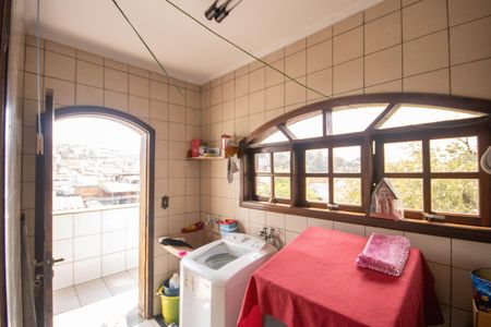 Casa à venda com 352m², 4 quartos e 3 vagas Casa à venda com 352m², 4 quartos e 3 vagasÁrea de Serviço