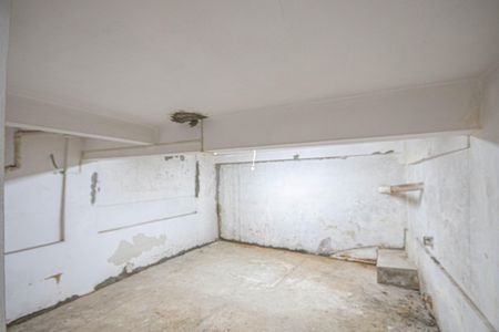 Casa à venda com 352m², 4 quartos e 3 vagas Casa à venda com 352m², 4 quartos e 3 vagasPorão