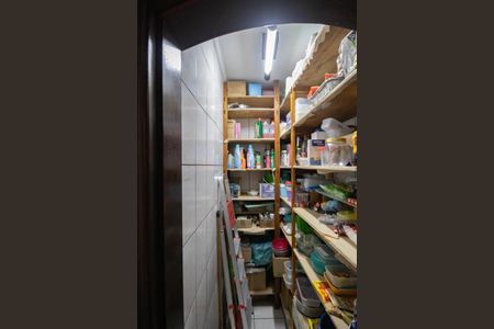 Casa à venda com 352m², 4 quartos e 3 vagas Casa à venda com 352m², 4 quartos e 3 vagasDespensa 1