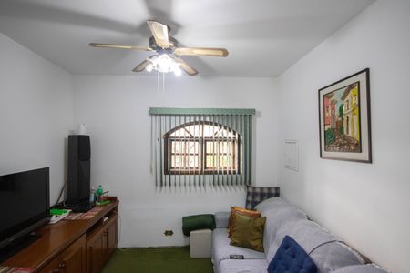 Casa à venda com 352m², 4 quartos e 3 vagas Casa à venda com 352m², 4 quartos e 3 vagasSala