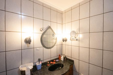 Casa à venda com 352m², 4 quartos e 3 vagas Casa à venda com 352m², 4 quartos e 3 vagasBanheiro Social