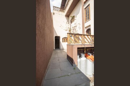 Casa à venda com 352m², 4 quartos e 3 vagas Casa à venda com 352m², 4 quartos e 3 vagasQuintal