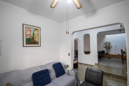 Casa à venda com 352m², 4 quartos e 3 vagas Casa à venda com 352m², 4 quartos e 3 vagasSala