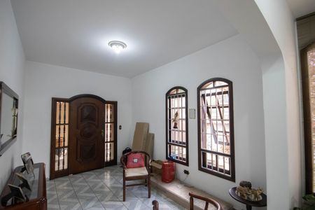 Casa à venda com 352m², 4 quartos e 3 vagas Casa à venda com 352m², 4 quartos e 3 vagasSala