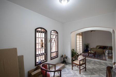 Casa à venda com 352m², 4 quartos e 3 vagas Casa à venda com 352m², 4 quartos e 3 vagasSala