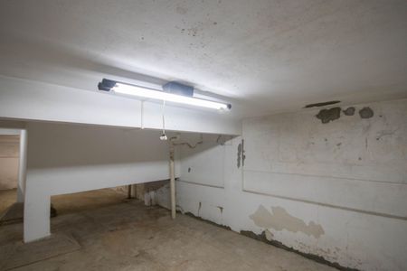 Casa à venda com 352m², 4 quartos e 3 vagas Casa à venda com 352m², 4 quartos e 3 vagasPorão