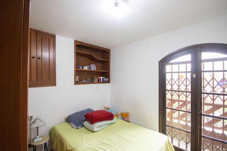 Casa à venda com 352m², 4 quartos e 3 vagas Casa à venda com 352m², 4 quartos e 3 vagasQuarto 1