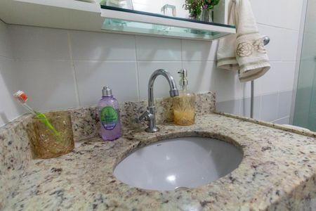 Apartamento à venda com 76m², 3 quartos e 2 vagasBanheiro 