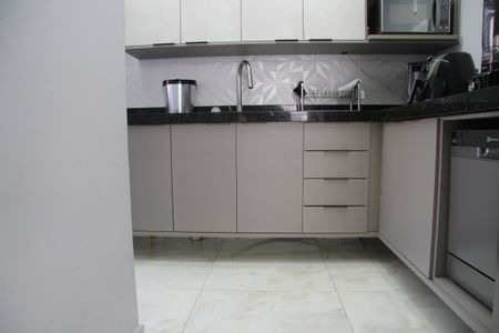 Apartamento à venda com 83m², 2 quartos e 2 vagasCozinha
